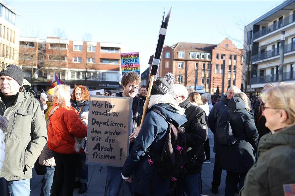 2500 Teilnehmerinnen und Teilnehmer setzten bei der Demo in Lünen am Samstag (27.1.) ein Zeichen gegen Rechts.