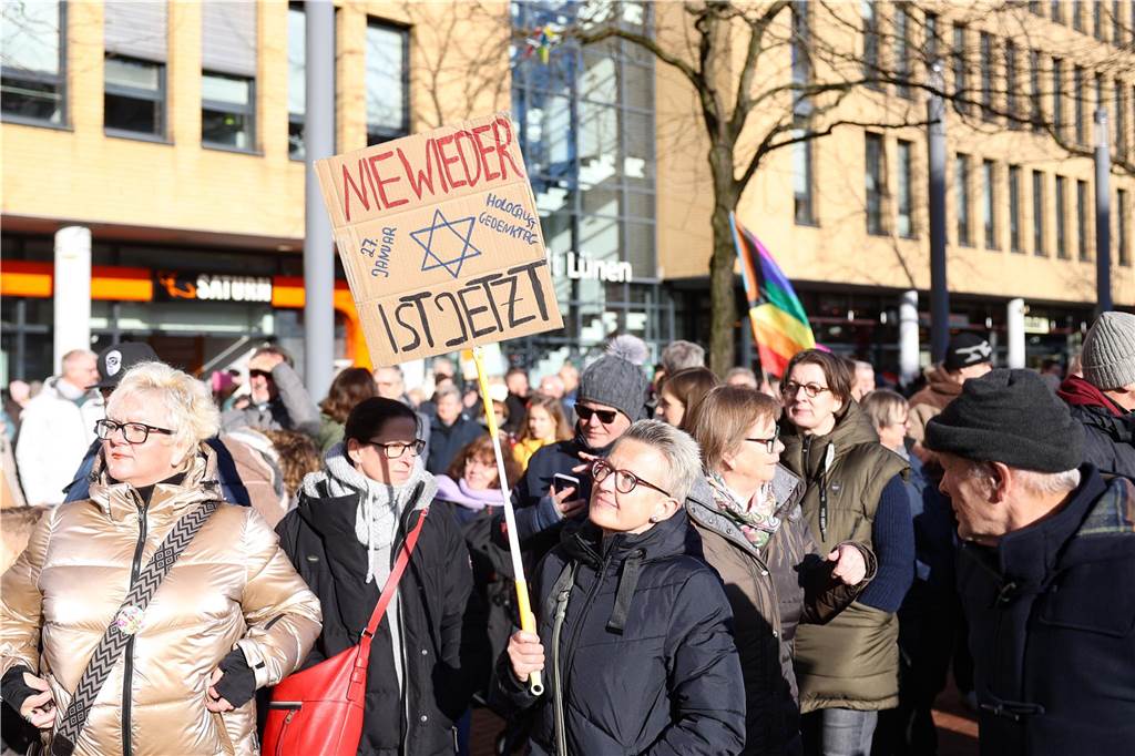 2500 Teilnehmerinnen und Teilnehmer setzten bei der Demo in Lünen am Samstag (27.1.) ein Zeichen gegen Rechts.