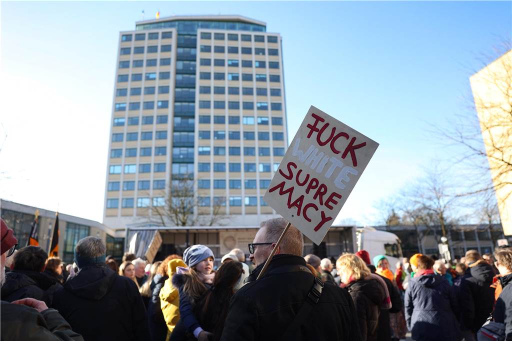 2500 Teilnehmerinnen und Teilnehmer setzten bei der Demo in Lünen am Samstag (27.1.) ein Zeichen gegen Rechts.