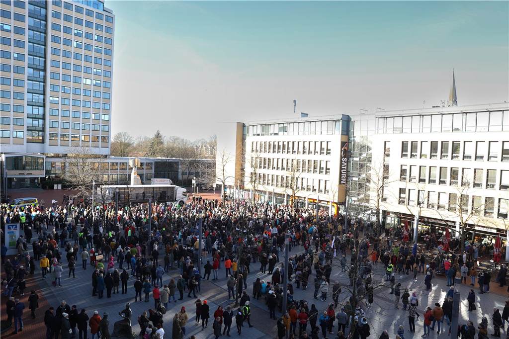 2500 Teilnehmerinnen und Teilnehmer setzten bei der Demo in Lünen am Samstag (27.1.) ein Zeichen gegen Rechts.