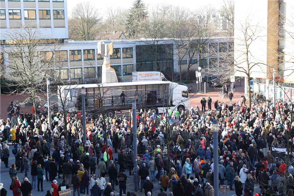 2500 Teilnehmerinnen und Teilnehmer setzten bei der Demo in Lünen am Samstag (27.1.) ein Zeichen gegen Rechts.