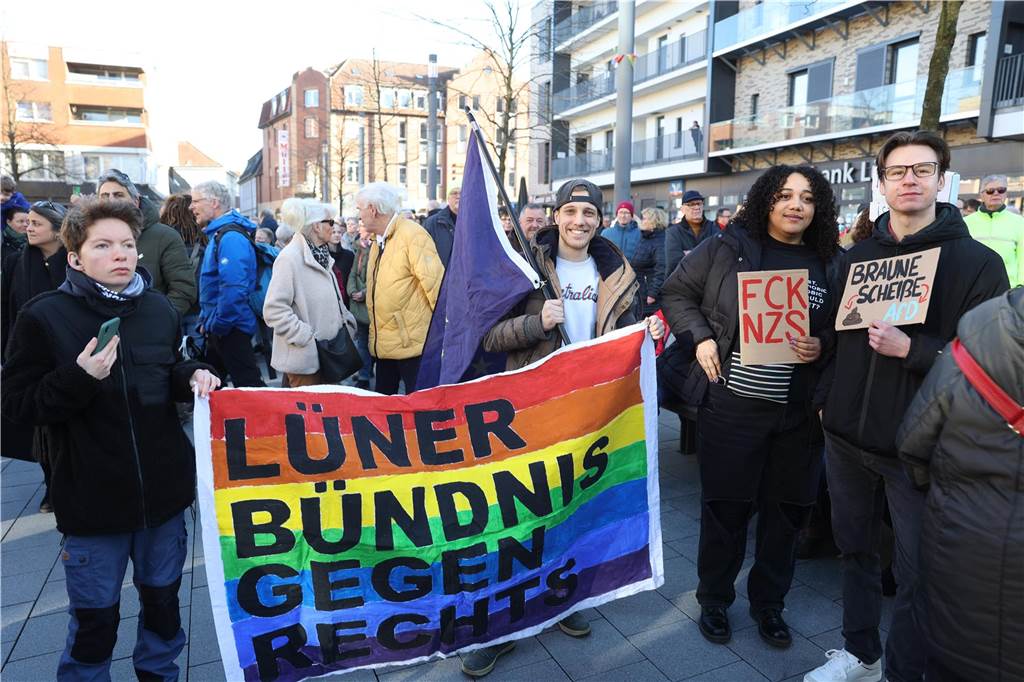 2500 Teilnehmerinnen und Teilnehmer setzten bei der Demo in Lünen am Samstag (27.1.) ein Zeichen gegen Rechts.