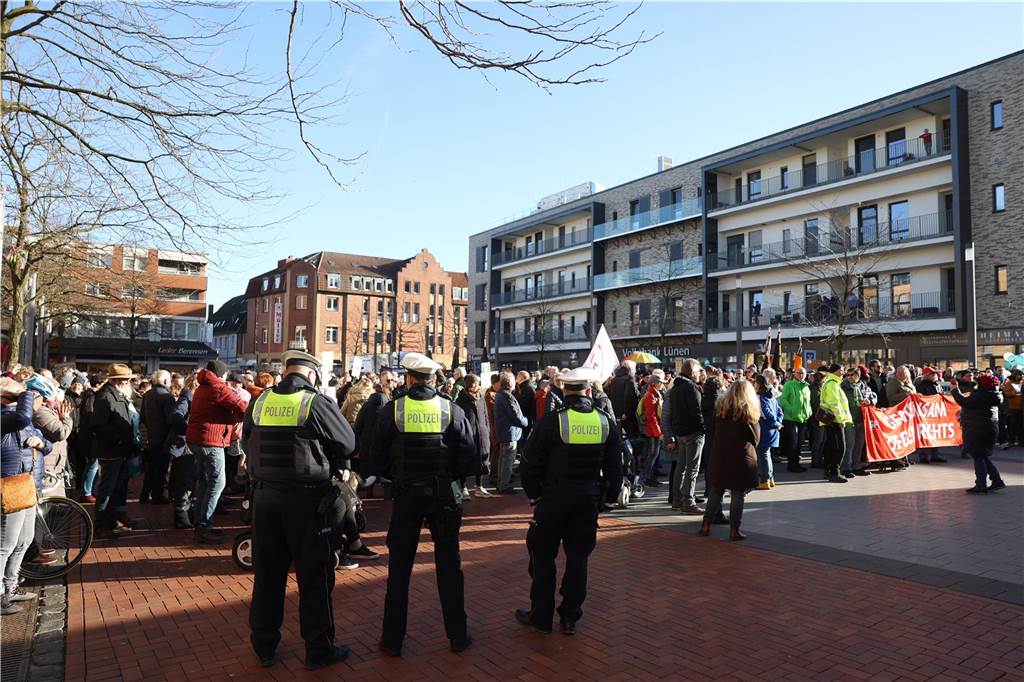 2500 Teilnehmerinnen und Teilnehmer setzten bei der Demo in Lünen am Samstag (27.1.) ein Zeichen gegen Rechts.