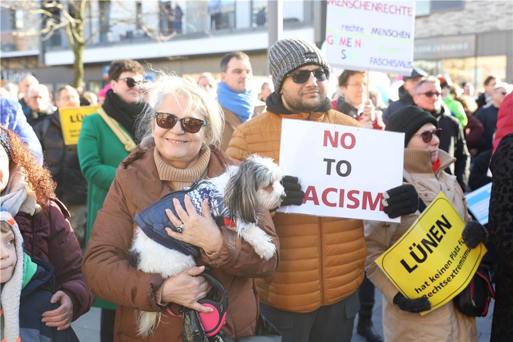 2500 Teilnehmerinnen und Teilnehmer setzten bei der Demo in Lünen am Samstag (27.1.) ein Zeichen gegen Rechts.