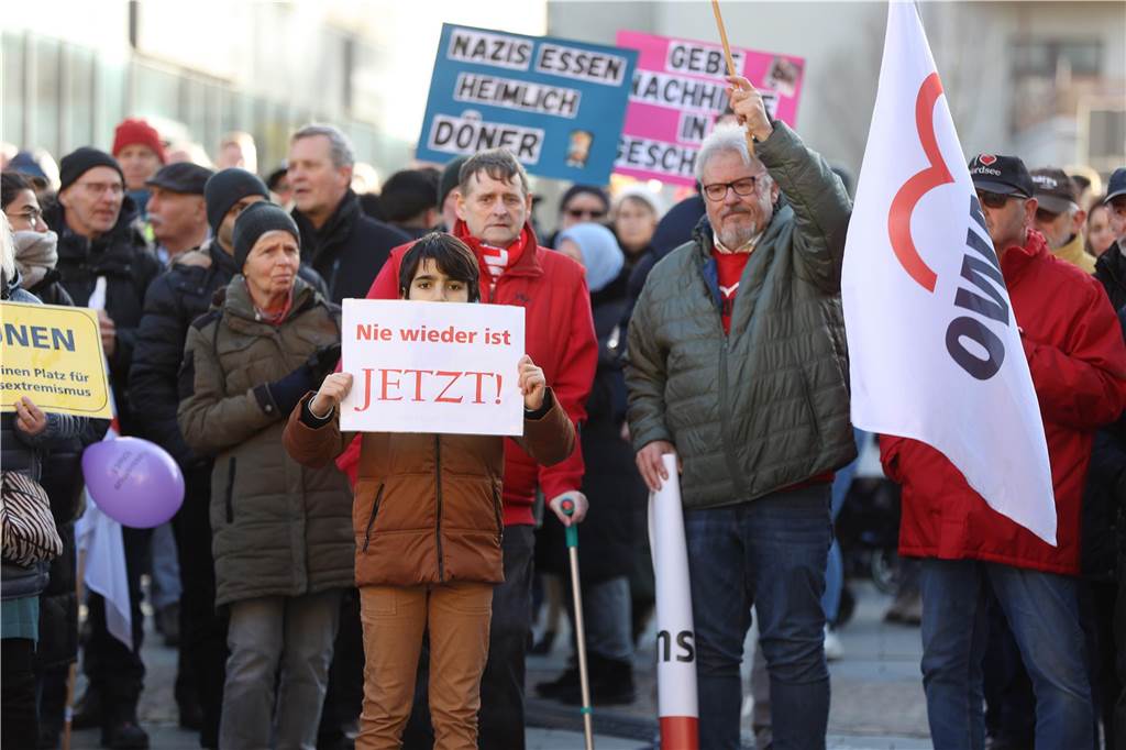 2500 Teilnehmerinnen und Teilnehmer setzten bei der Demo in Lünen am Samstag (27.1.) ein Zeichen gegen Rechts.