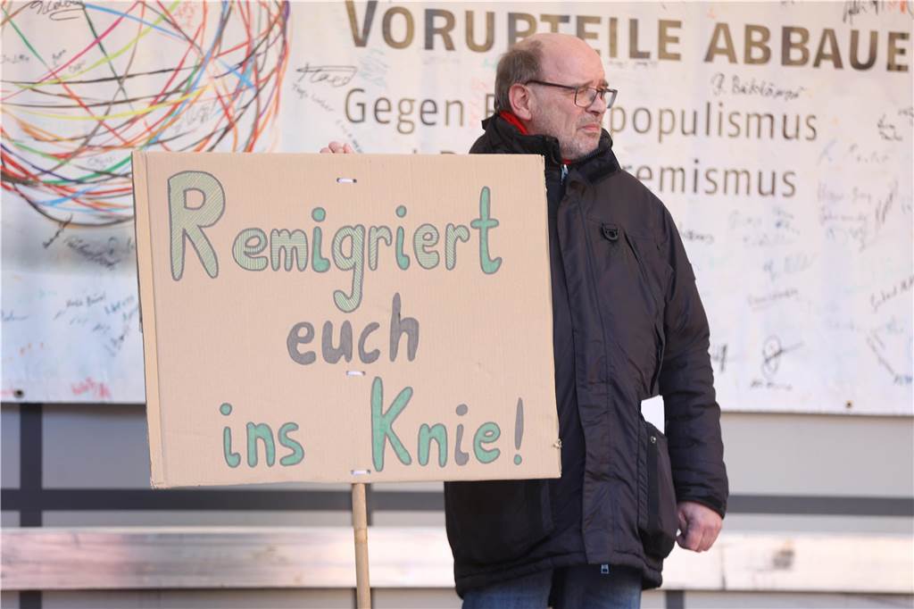 2500 Teilnehmerinnen und Teilnehmer setzten bei der Demo in Lünen am Samstag (27.1.) ein Zeichen gegen Rechts.