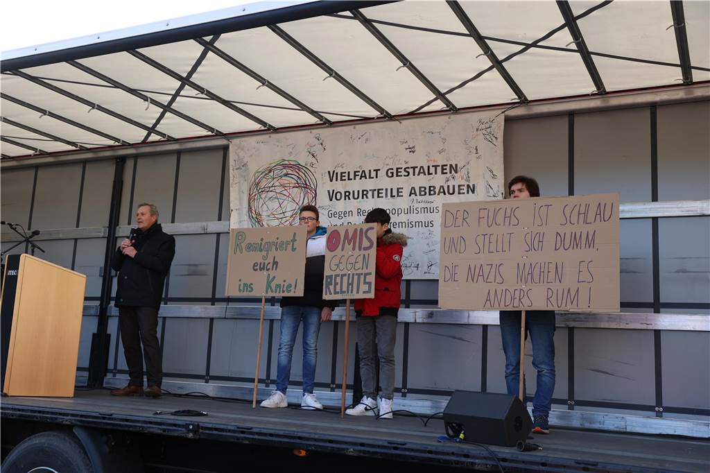 2500 Teilnehmerinnen und Teilnehmer setzten bei der Demo in Lünen am Samstag (27.1.) ein Zeichen gegen Rechts.