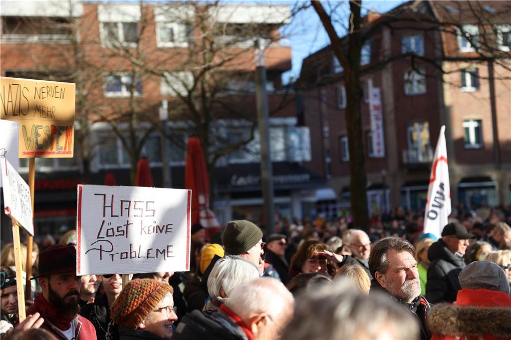 2500 Teilnehmerinnen und Teilnehmer setzten bei der Demo in Lünen am Samstag (27.1.) ein Zeichen gegen Rechts.