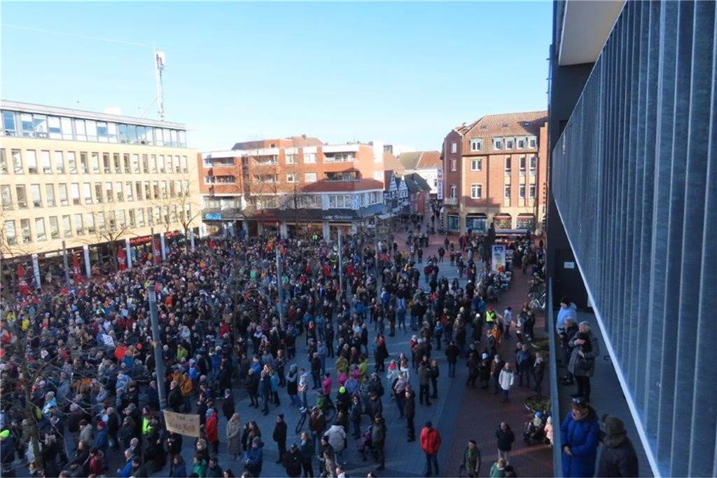 2500 Teilnehmerinnen und Teilnehmer setzten bei der Demo in Lünen am Samstag (27.1.) ein Zeichen gegen Rechts.