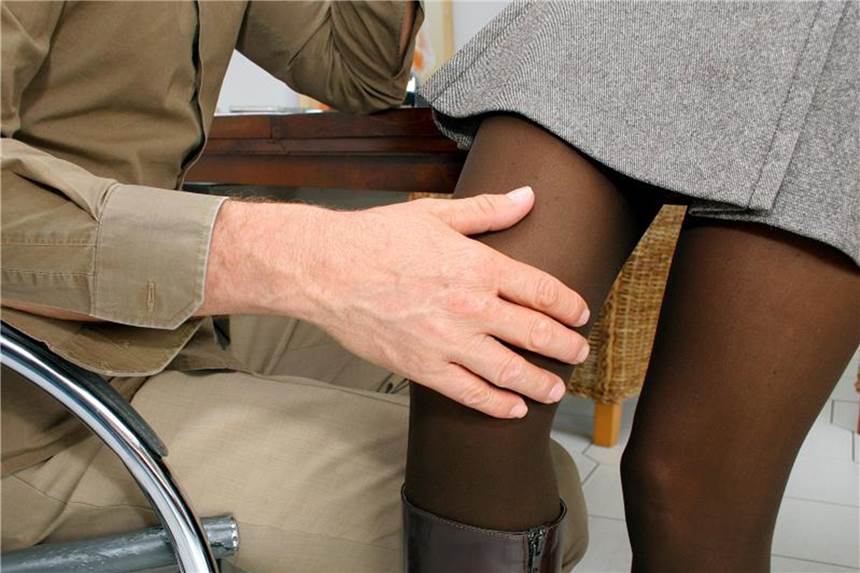 Mehr als jede vierte Frau im Job Opfer sexueller Belästigung 26 Prozent aller befragten Frauen haben in ihrem Arbeitsumfeld schon selbst einmal Formen von sexueller Belästigung oder von sexistischem Verhalten erlebt. Foto: Heiko Wolfraum