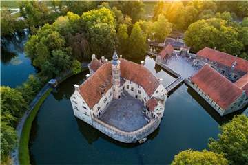 27 Adelssitze im Münsterland machen beim Schlösser- und Burgentag mit - auch Burg Vischering.