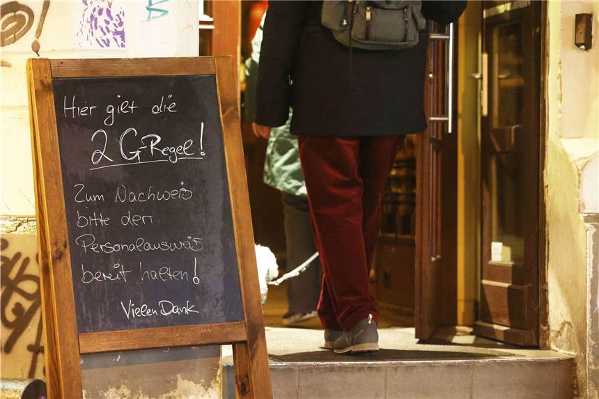 Corona-Gipfel: Diese Maßnahmen haben Merkel, Scholz und die Ministerpräsidenten beschlossen 2G gilt schon vielerorts. Jetzt soll die Regelung auch für den Einzelhandel kommen.