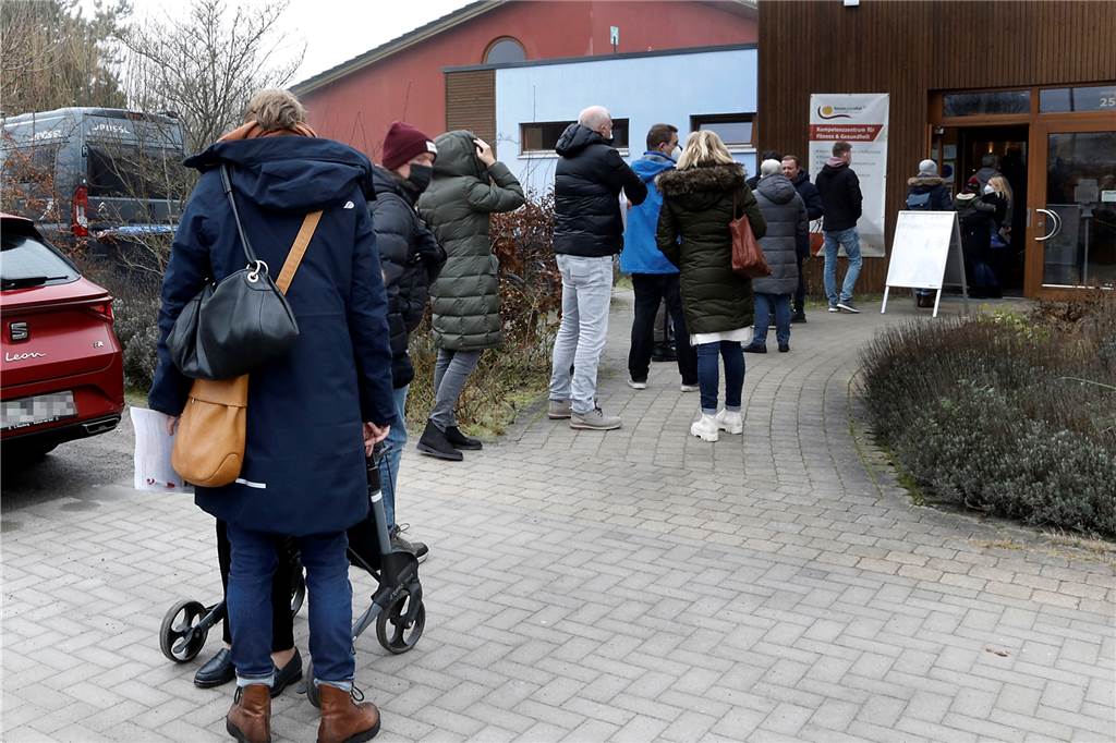 Impfen im Fitnessstudio: 300 Dosen standen am Samstag zur Verfügung 300 Impfwillige kamen zur Impfaktion bei Provital.