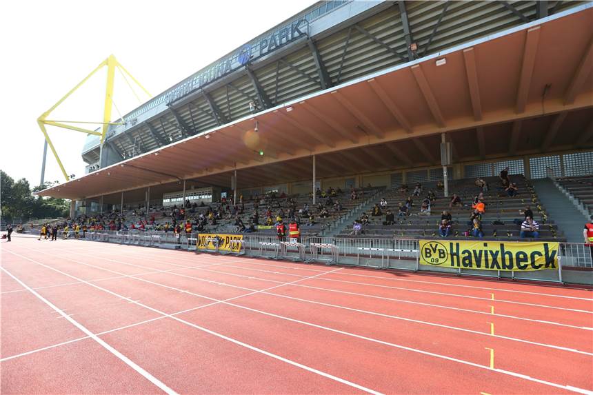 Fan-Rückkehr: BVB sammelt Erfahrungen - NRW kündigt Lockerungen an 300 Zuschauer verfolgten am Samstag das Heimspiel des BVB II gegen den 1. FC Köln II im Stadion Rote Erde.