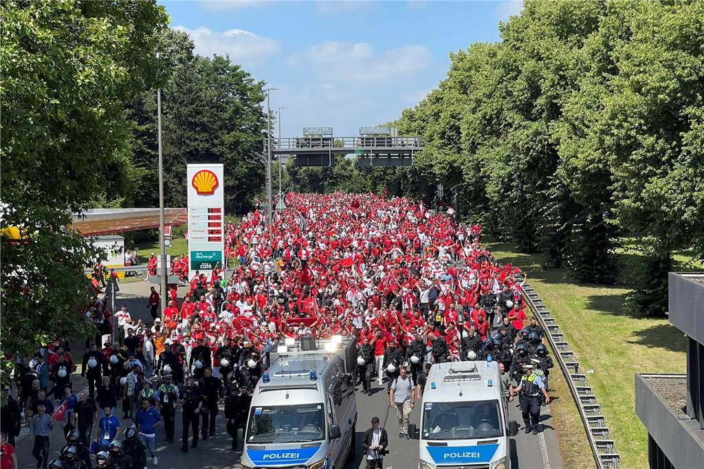 Fanmarsch der türkischen Fans in Dortmund