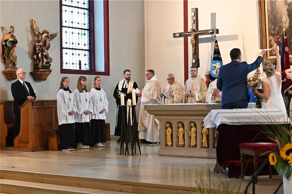 30.09.2023 Dorsten - Hochzeit - Kirchliche Trauung Tobias und Monika in der St. Matthäus Kirche Wulfen