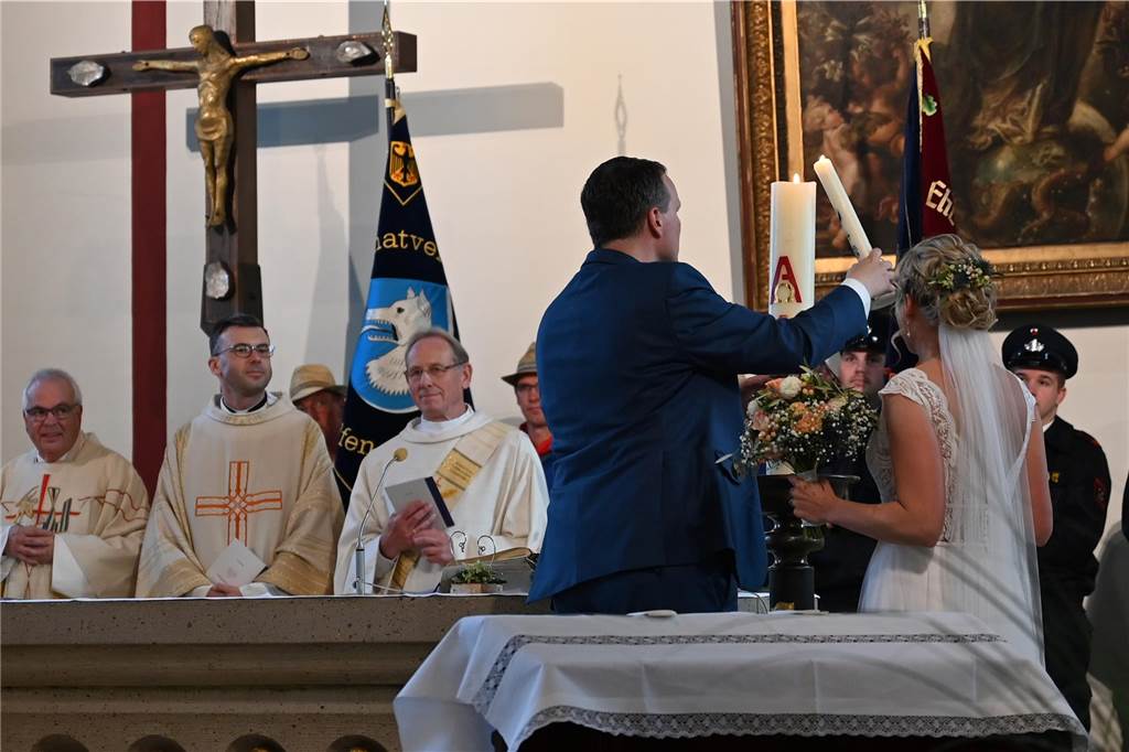 30.09.2023 Dorsten - Hochzeit - Kirchliche Trauung Tobias und Monika in der St. Matthäus Kirche Wulfen