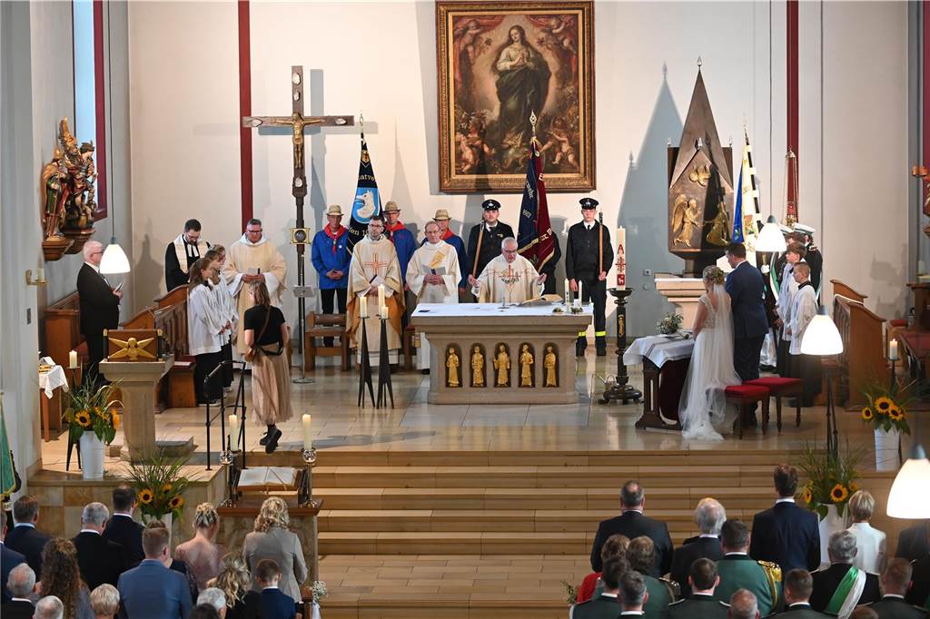 30.09.2023 Dorsten - Hochzeit - Kirchliche Trauung Tobias und Monika in der St. Matthäus Kirche Wulfen