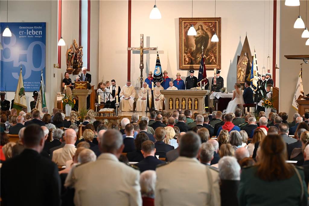 30.09.2023 Dorsten - Hochzeit - Kirchliche Trauung Tobias und Monika in der St. Matthäus Kirche Wulfen