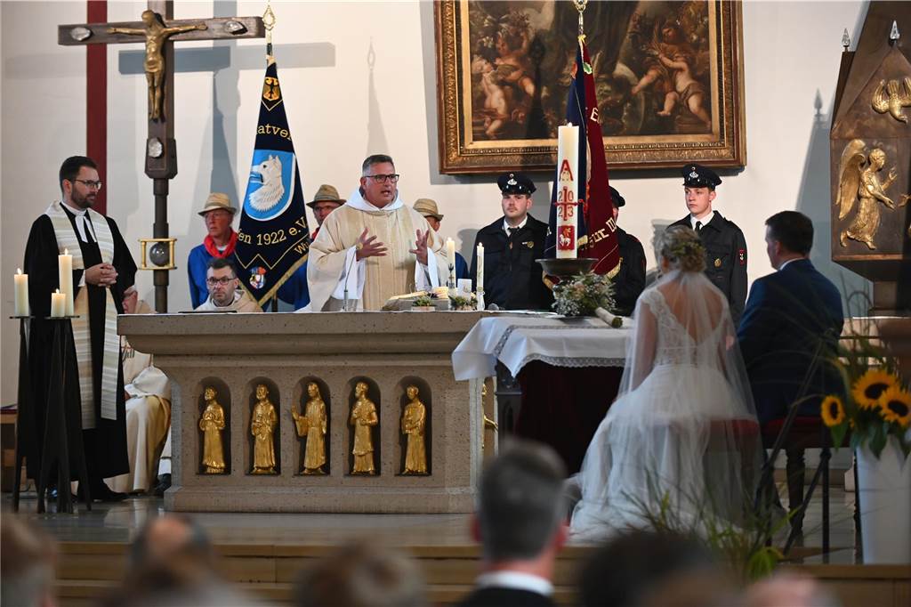 30.09.2023 Dorsten - Hochzeit - Kirchliche Trauung Tobias und Monika in der St. Matthäus Kirche Wulfen