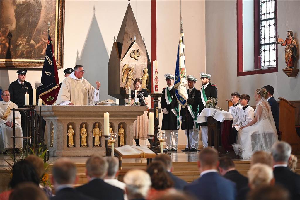 30.09.2023 Dorsten - Hochzeit - Kirchliche Trauung Tobias und Monika in der St. Matthäus Kirche Wulfen