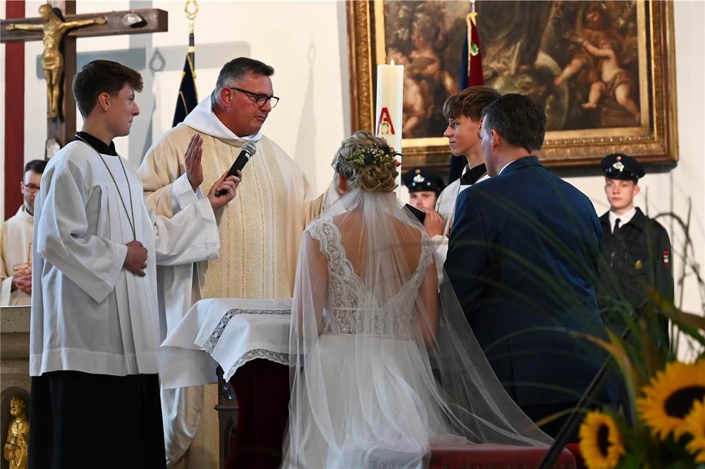 30.09.2023 Dorsten - Hochzeit - Kirchliche Trauung Tobias und Monika in der St. Matthäus Kirche Wulfen
