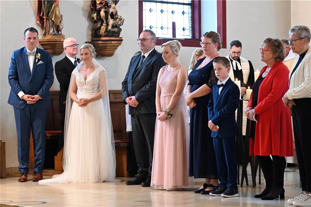 30.09.2023 Dorsten - Hochzeit - Kirchliche Trauung Tobias und Monika in der St. Matthäus Kirche Wulfen