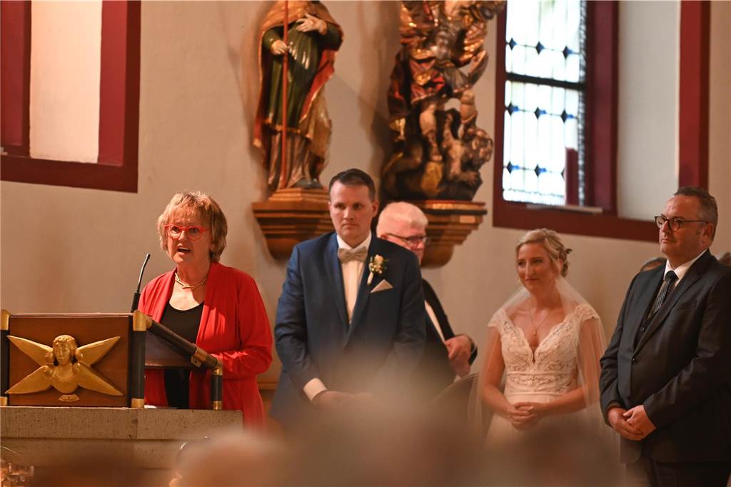 30.09.2023 Dorsten - Hochzeit - Kirchliche Trauung Tobias und Monika in der St. Matthäus Kirche Wulfen