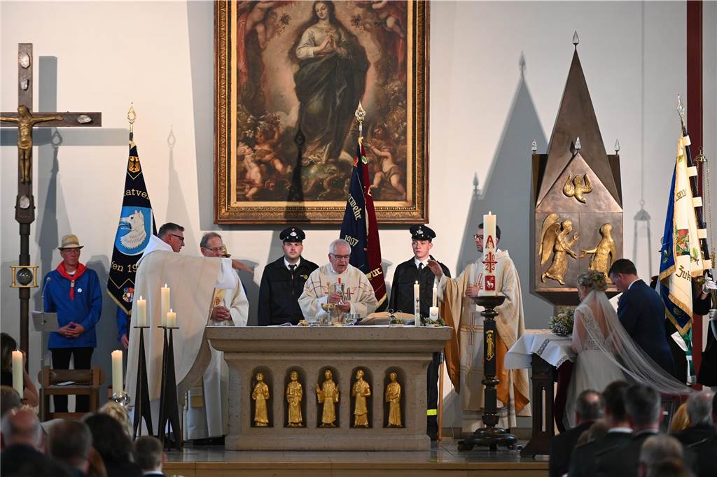 30.09.2023 Dorsten - Hochzeit - Kirchliche Trauung Tobias und Monika in der St. Matthäus Kirche Wulfen