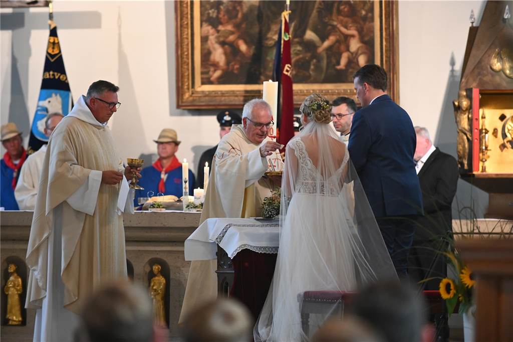 30.09.2023 Dorsten - Hochzeit - Kirchliche Trauung Tobias und Monika in der St. Matthäus Kirche Wulfen