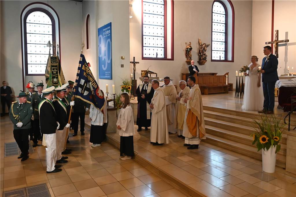 30.09.2023 Dorsten - Hochzeit - Kirchliche Trauung Tobias und Monika in der St. Matthäus Kirche Wulfen
