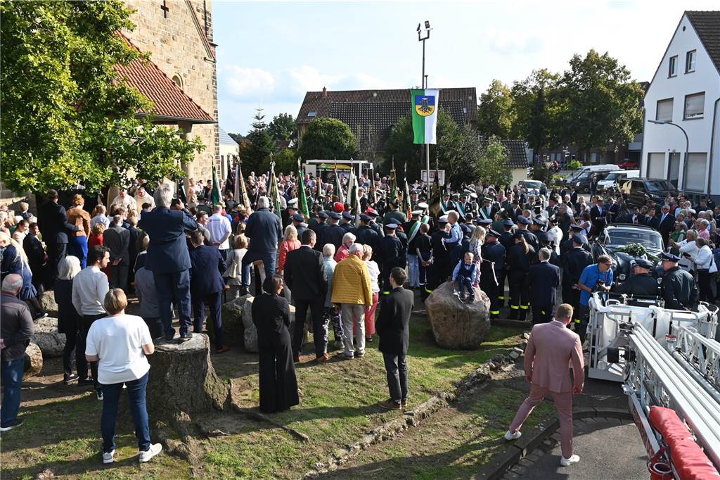 30.09.2023 Dorsten - Hochzeit - Kirchliche Trauung Tobias und Monika in der St. Matthäus Kirche Wulfen