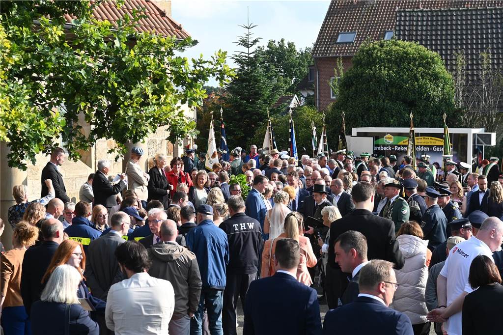 30.09.2023 Dorsten - Hochzeit - Kirchliche Trauung Tobias und Monika in der St. Matthäus Kirche Wulfen