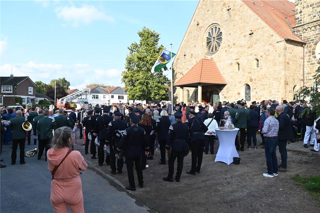 30.09.2023 Dorsten - Hochzeit - Kirchliche Trauung Tobias und Monika in der St. Matthäus Kirche Wulfen