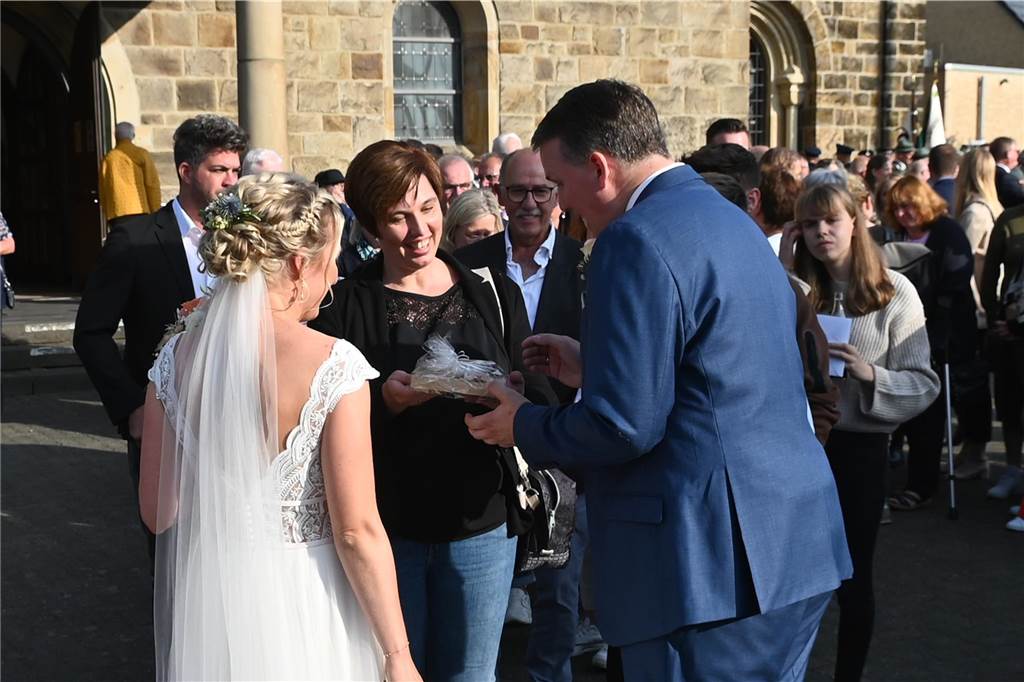 30.09.2023 Dorsten - Hochzeit - Kirchliche Trauung Tobias und Monika in der St. Matthäus Kirche Wulfen