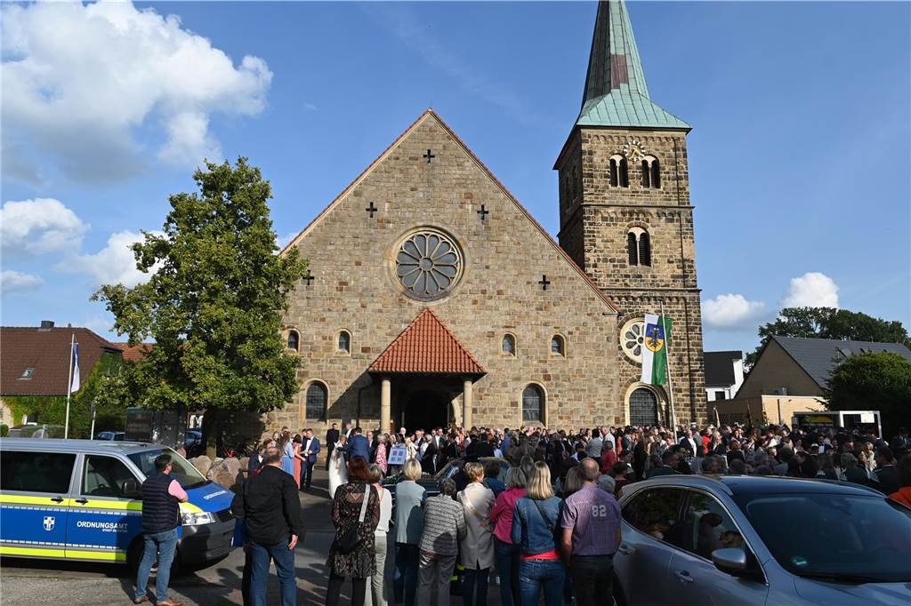 30.09.2023 Dorsten - Hochzeit - Kirchliche Trauung Tobias und Monika in der St. Matthäus Kirche Wulfen