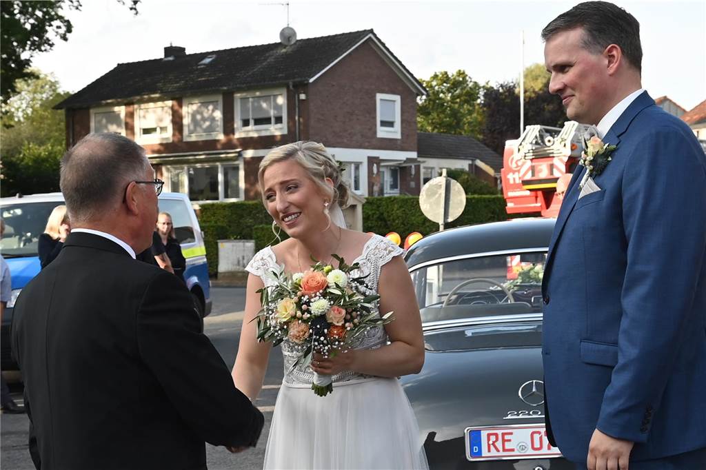 30.09.2023 Dorsten - Hochzeit - Kirchliche Trauung Tobias und Monika in der St. Matthäus Kirche Wulfen