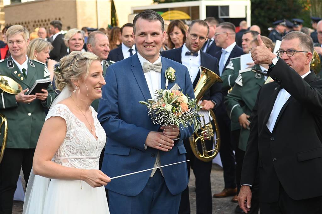 30.09.2023 Dorsten - Hochzeit - Kirchliche Trauung Tobias und Monika in der St. Matthäus Kirche Wulfen