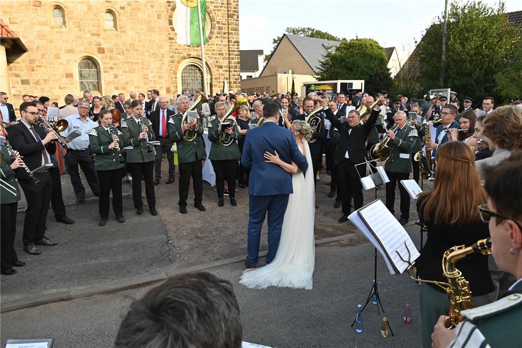 30.09.2023 Dorsten - Hochzeit - Kirchliche Trauung Tobias und Monika in der St. Matthäus Kirche Wulfen