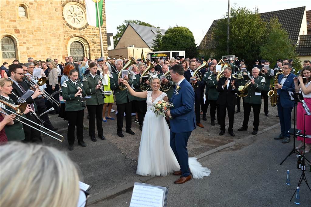 30.09.2023 Dorsten - Hochzeit - Kirchliche Trauung Tobias und Monika in der St. Matthäus Kirche Wulfen