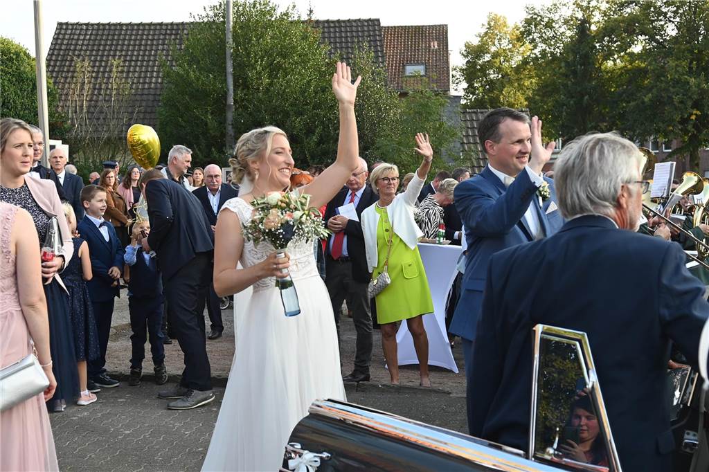 30.09.2023 Dorsten - Hochzeit - Kirchliche Trauung Tobias und Monika in der St. Matthäus Kirche Wulfen