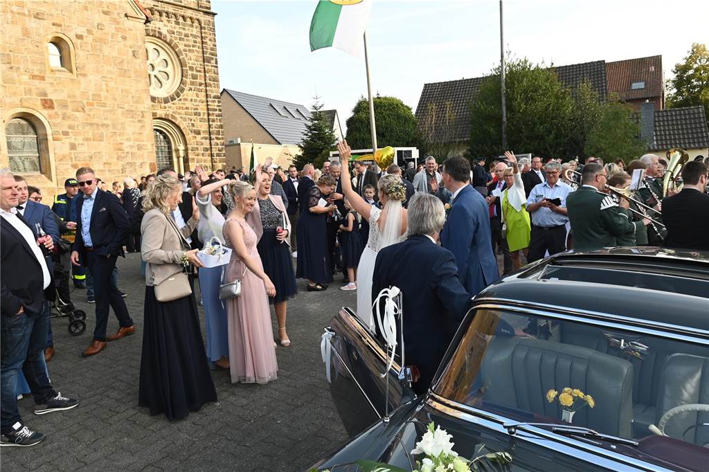 30.09.2023 Dorsten - Hochzeit - Kirchliche Trauung Tobias und Monika in der St. Matthäus Kirche Wulfen