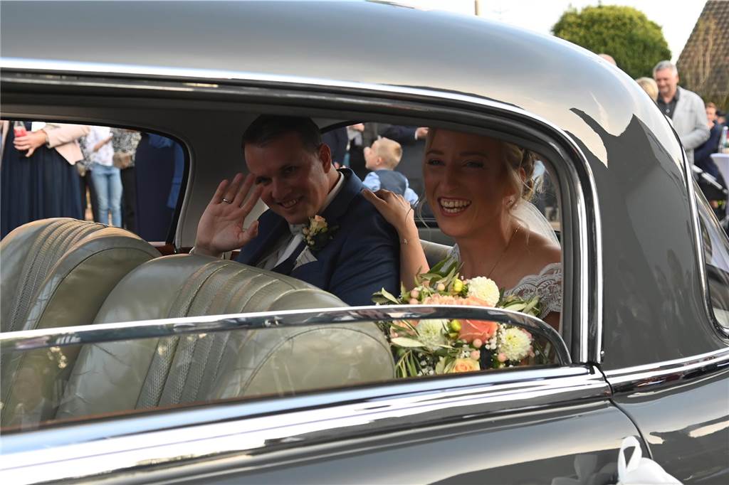 30.09.2023 Dorsten - Hochzeit - Kirchliche Trauung Tobias und Monika in der St. Matthäus Kirche Wulfen
