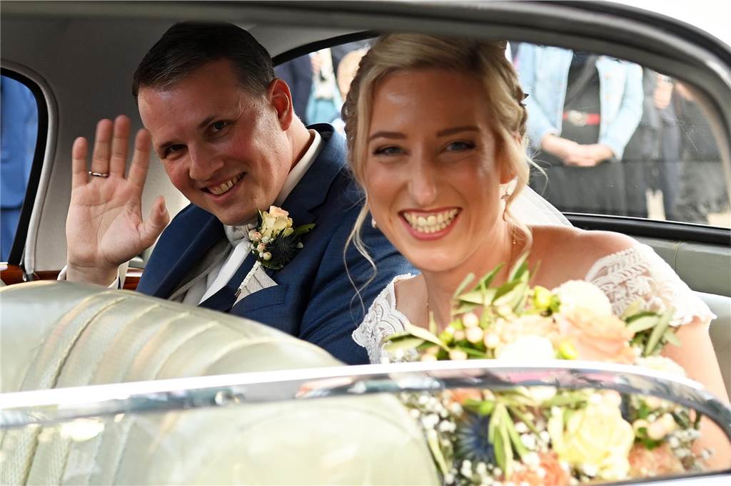 30.09.2023 Dorsten - Hochzeit - Kirchliche Trauung Tobias und Monika in der St. Matthäus Kirche Wulfen