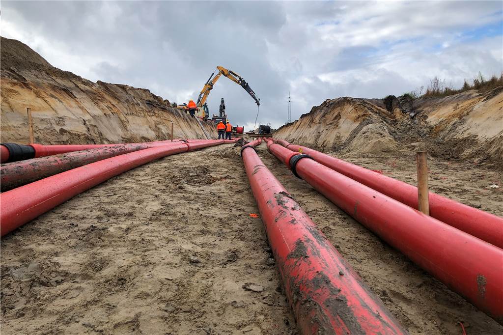 Mit Video: Energiewende zieht in Legden einen breiten Graben 3,2 Kilometer Erdkabel werden auf Legdener Gemeindegebiet in offener Bauweise verlegt.