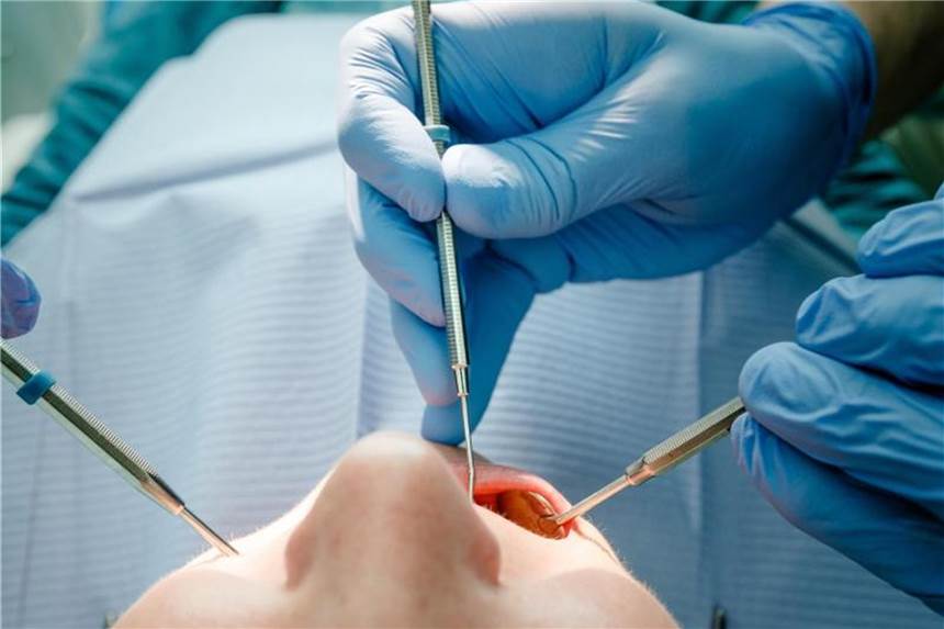 BGH: Patientin muss Zahnarzt-Pfusch nicht bezahlen 34.000 Euro für eine misslungene Behandlung beim Zahnarzt? Das geht nicht, entschied der Bundesgerichtshof. Foto: Markus Scholz