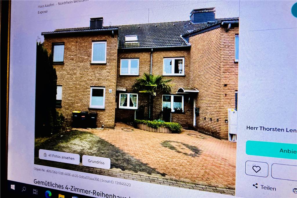 Stadtvilla gefällig? So viel kostet eine absolute Castrop-Rauxeler Toplage 360.000 Euro will der Verkäufer für ein Reihenmittelhaus an der Straße Dünnebank haben.