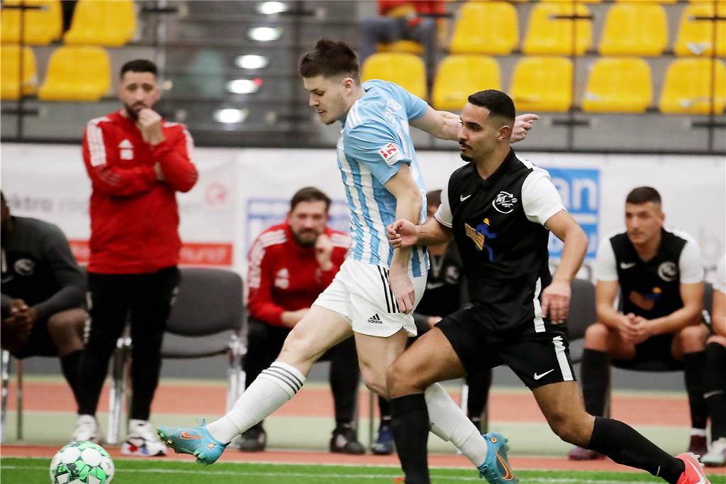 37. Dortmunder Hallenfußball-Stadtmeisterschaft, Endrunde Freitag,Spiel 2, 16.55 Uhr: ASC 09 Dortmund (hellblau-weiss) - TuS Hannibal (schwarz),Aufnahmeort: Dortmund, Helmut-Körnig-Halle, Strobelallee 40,Aufnahmedatum: 13.01.2023,Copyright / Urheber Foto: Nils Foltynowicz, Dortmund Persönlich haftender EinzelunternehmerUSt-IdNr.: DE184104910E-Mail: folty@mailbox.org; fotos@folty.deWeb: www.folty.deTwitter: @FoltyFotoTel.: +49 (151) - 41 61 5000Veröffentlichung honorarpflichtig zzgl. 7 % Mehrwertsteuer.
