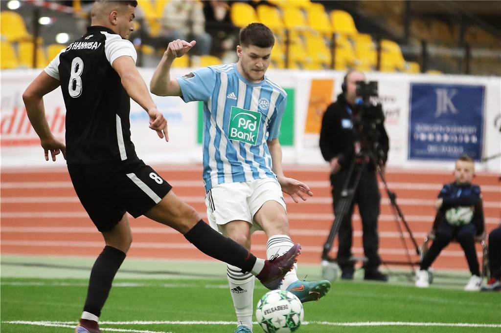 37. Dortmunder Hallenfußball-Stadtmeisterschaft, Endrunde Freitag,Spiel 2, 16.55 Uhr: ASC 09 Dortmund (hellblau-weiss) - TuS Hannibal (schwarz),Aufnahmeort: Dortmund, Helmut-Körnig-Halle, Strobelallee 40,Aufnahmedatum: 13.01.2023,Copyright / Urheber Foto: Nils Foltynowicz, Dortmund Persönlich haftender EinzelunternehmerUSt-IdNr.: DE184104910E-Mail: folty@mailbox.org; fotos@folty.deWeb: www.folty.deTwitter: @FoltyFotoTel.: +49 (151) - 41 61 5000Veröffentlichung honorarpflichtig zzgl. 7 % Mehrwertsteuer.
