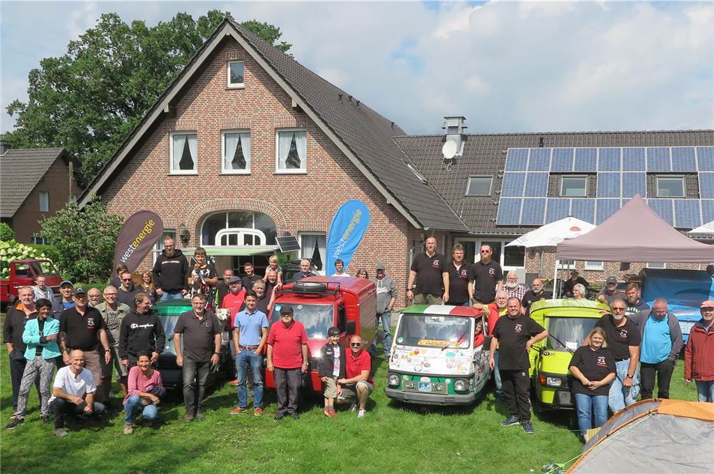 Ape-Treffen in Schermbeck: Marco Schwarz: „Ich nutze die Ape jeden Tag“ 42 Ape-Fans beteiligten sich am 14. Ape-Treffen, das der Schermbecker Stefan Heier auf dem Gelände der Kolping-Begegnungsstätte in der Uefter Widau veranstaltete.